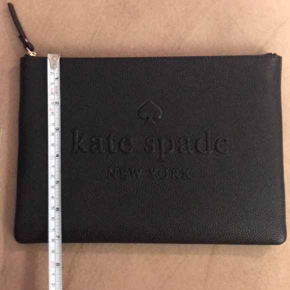 New Kate Spade pouch - make offer - Picture 1 of 8